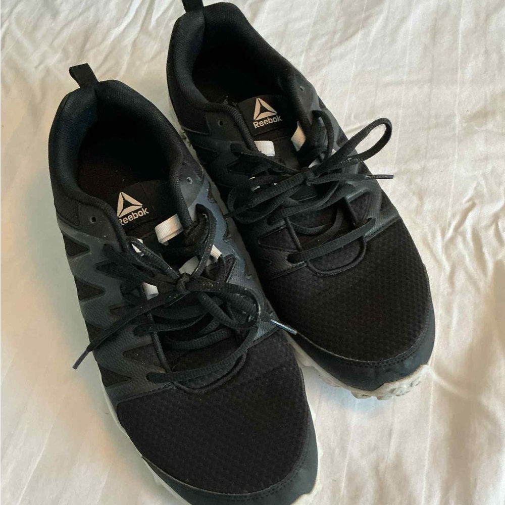 Reebok Men's Black and Gray Athletic Shoes